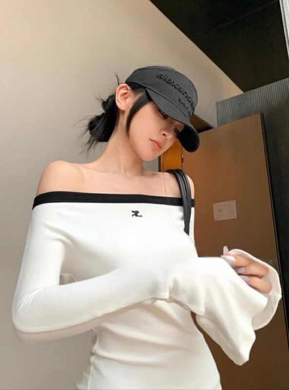 cour法国品牌jennie同款经典刺绣LOGO拼色织带一字肩露肩长袖T恤|undefined