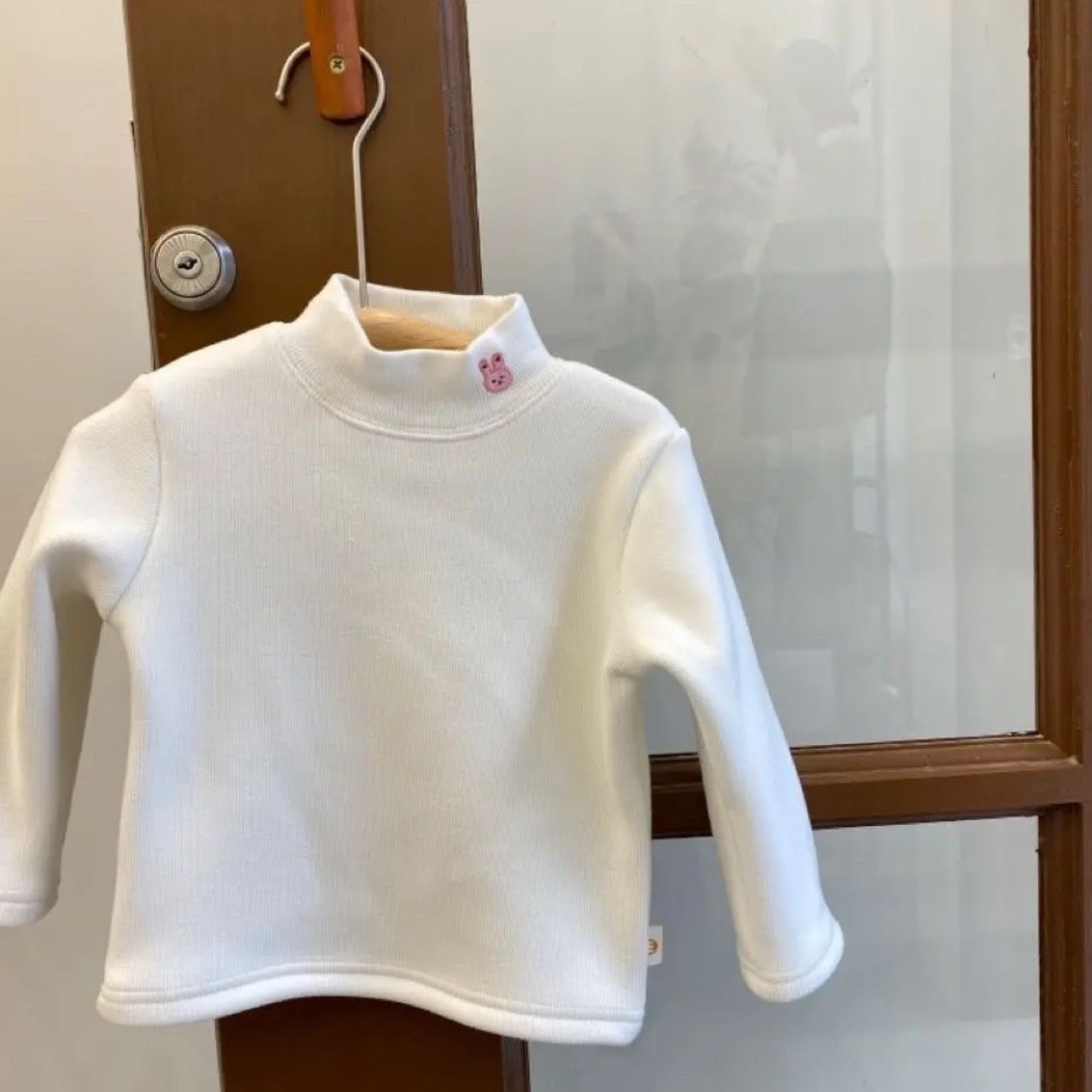 Diseño universal con bordado para niñas otoño y invierno para niños coreanos nuevo terciero grueso una camisa de conejo de terciero