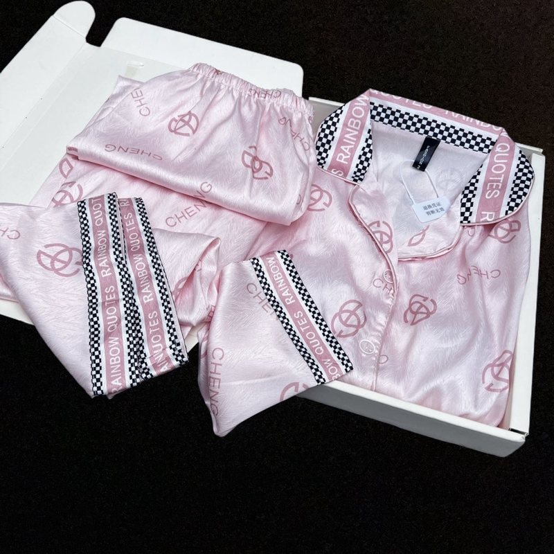 劉亦菲の同じタイプの胸のクッションのパジャマの女性のシルクの長袖のズボンの春秋は簡単で大きいブランドの家具の服のスーツを作ります。|undefined