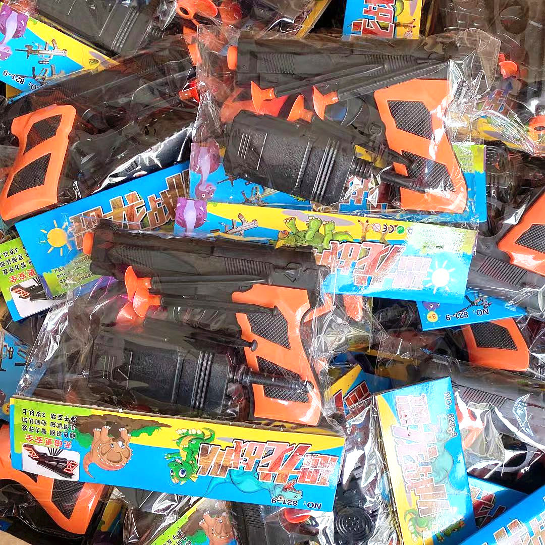 Juguetes para niños playa Tarjeta de succión juguete pistola juego casa juguete pintura juguetes 2 yuanes grandes almacenes al por mayor