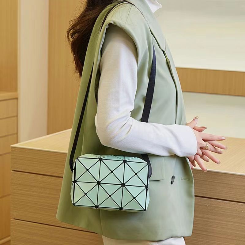2025 New Fashion Casual Women's Bag Trendy One-Shoulder Geometric Diamond Folding Bag Women's Crossbody Small Square Box Bag