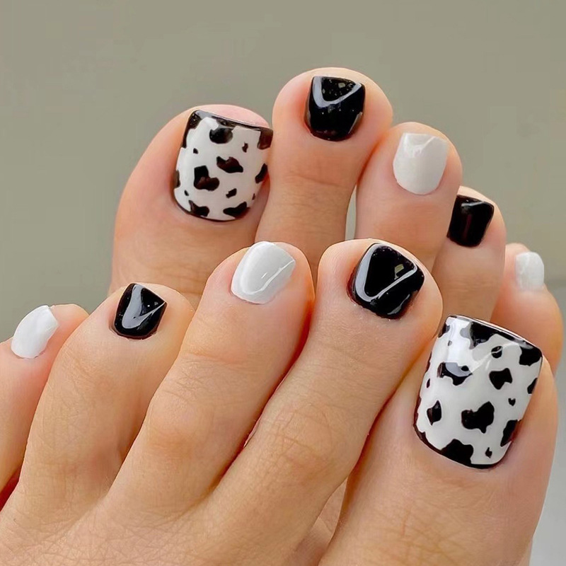 Summer black and white leopard print toe...