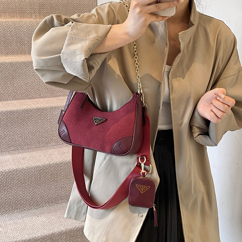 Bolso de cuero suave retro nuevo estilo transfronterizo para mujer 2024 nuevo bolso de media luna esmerilado cadena de sentido premium mensajero de un solo hombro