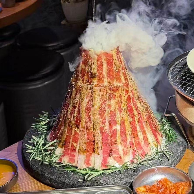密胺创意锥形牛肉塔形烤肉餐具网红山葵村烤肉店同款火山五花肉盘