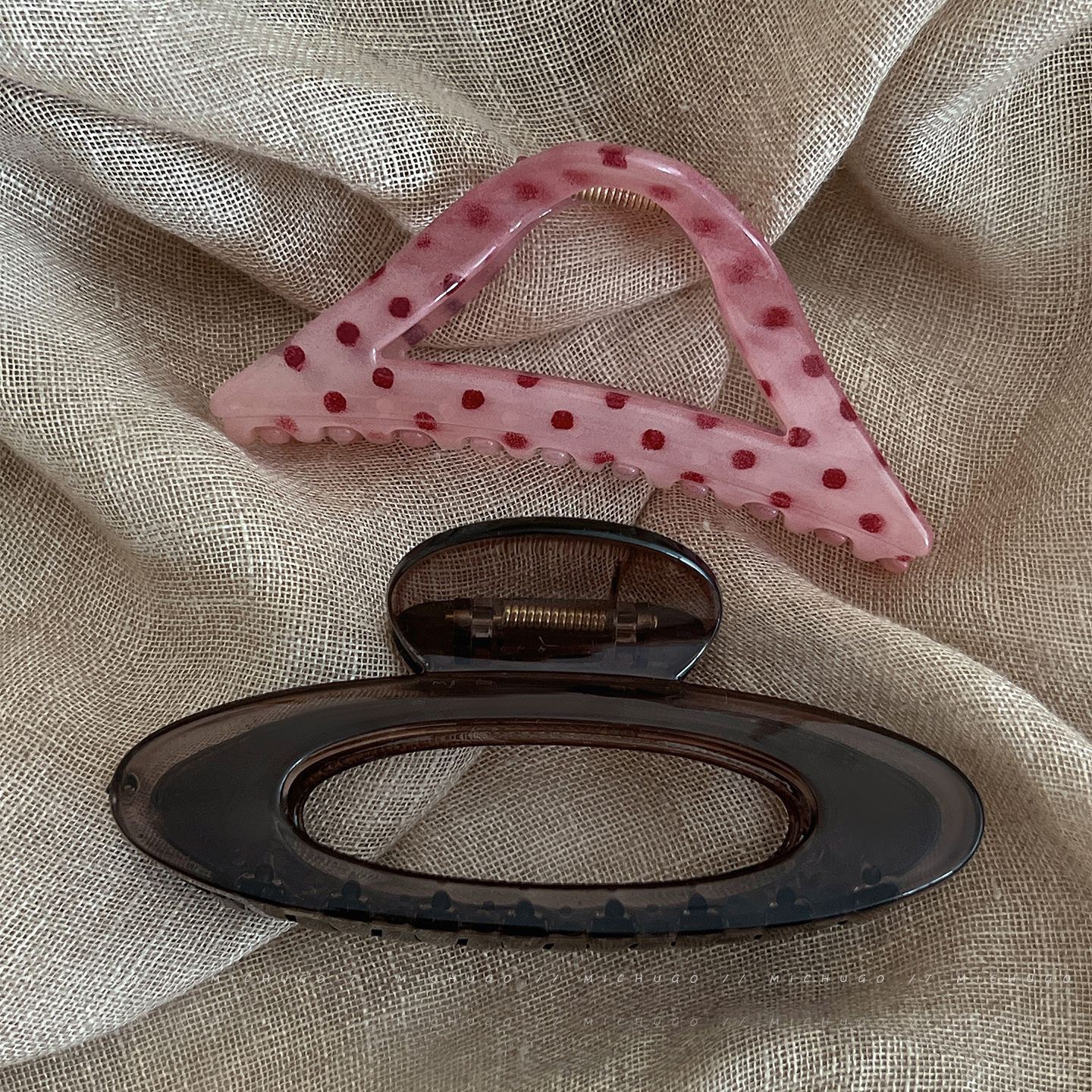 New vintage polka dot claw clip, versatile and stylish, women's coffee-colored oval hollow hair clip, elegant hair accessory