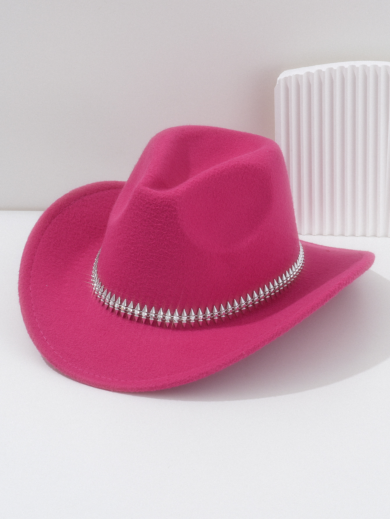 Cappello da cowboy bianco in feltro per donna con borchie spina_voghion.com