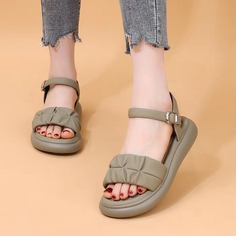 Sandalias de hadas con suela gruesa para mujeres 2026 nuevo outerwear de verano con falda de estilo extranjero con zapatos de playa con suela suave