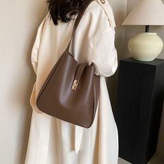 復古時尚百搭小包包女士2023新款秋冬通勤水桶包高級感小眾單肩包