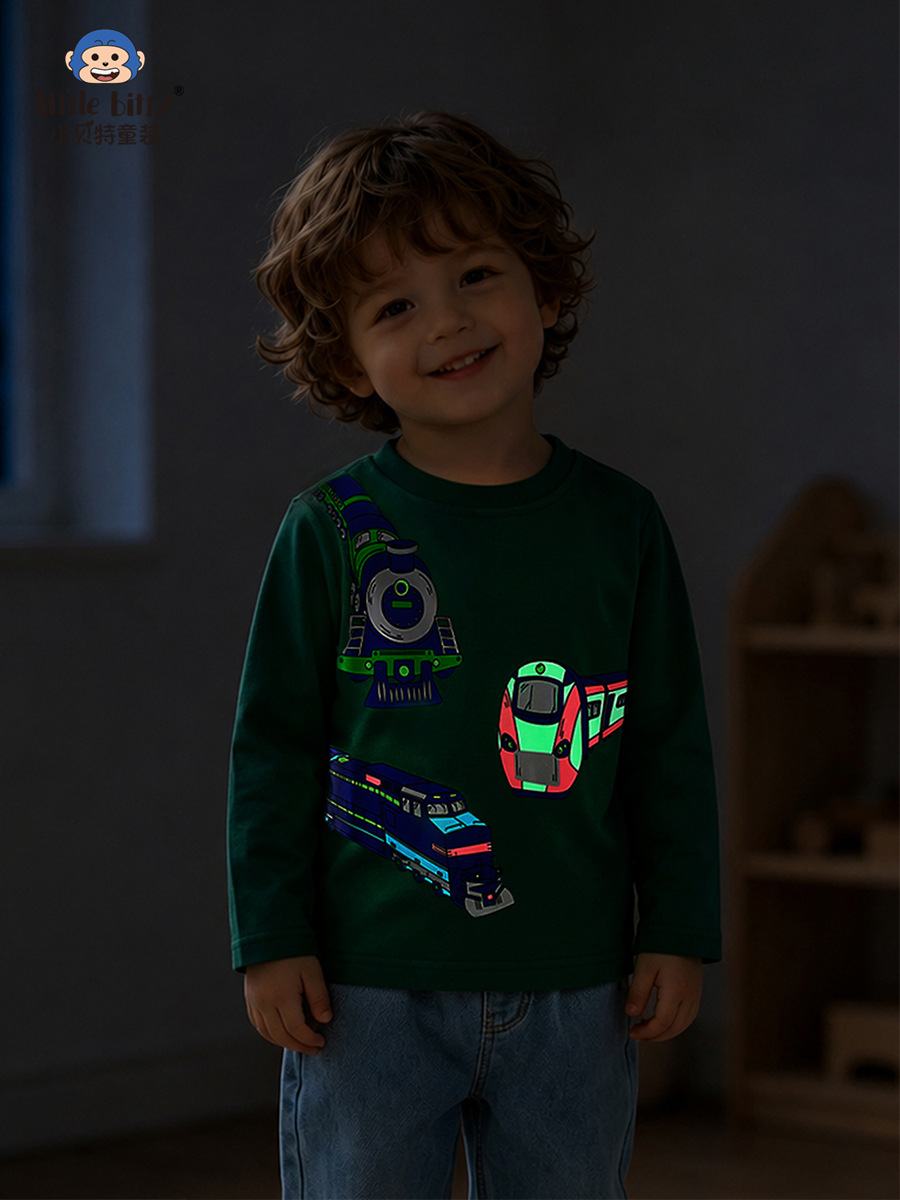 Cross-border children's clothing 2026 autumn and winter boys' long-sleeve T-shirt with cartoon train glow-in-the-dark print, round-neck children's base shirt