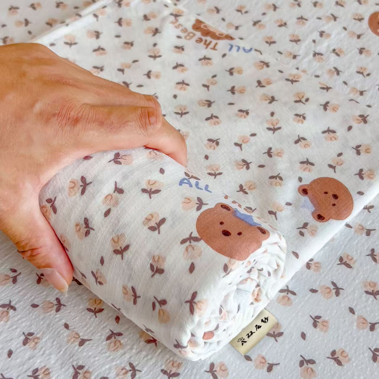 Jacquard gaza de lavado de agua cuatro piezas de cubierta de edredón teñido cubierta de edredón de tres piezas cubierta de sábanas cubierta de almohada de clase madre y bebé