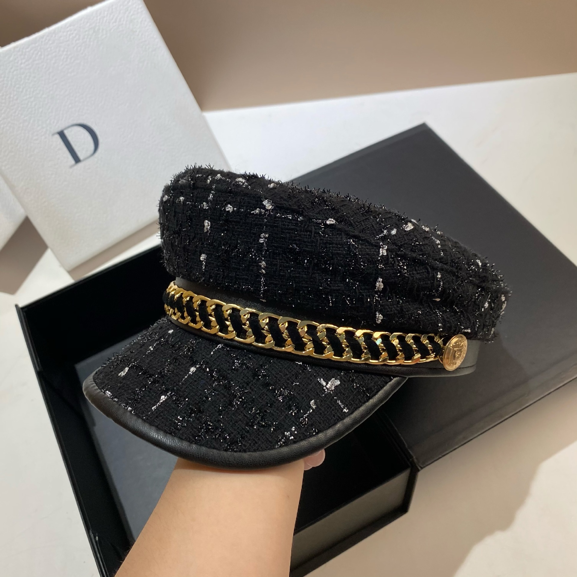 Xiaoxiangfeng Metallkette Marine Herbst und Winter glänzende Seide dicke Wolle vielseitige schwarze Zeitungsjungenmütze modische Unisex_voghion.com