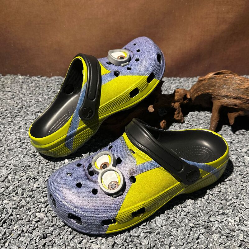 New cross-border cartoon overalls for men and women, Minion eye style clogs, couple's outdoor beach sandals New cross-border cartoon overalls for men and women, Minion eye style clogs, couple's outdoor beach sandals