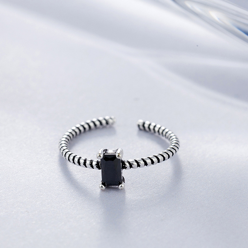 Korean Style Black Zircon Twill Ring Female Fashion Simple Copper Open Thin Ring display picture 2