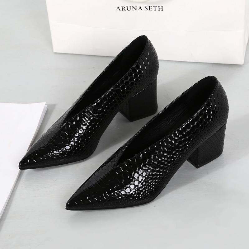 Retro Black Leather Soft Leather Shallow Mouth Pointed Toe Thick Heel Flats for Women 2025 New Spring & Fall High Heels Versatile High Heels