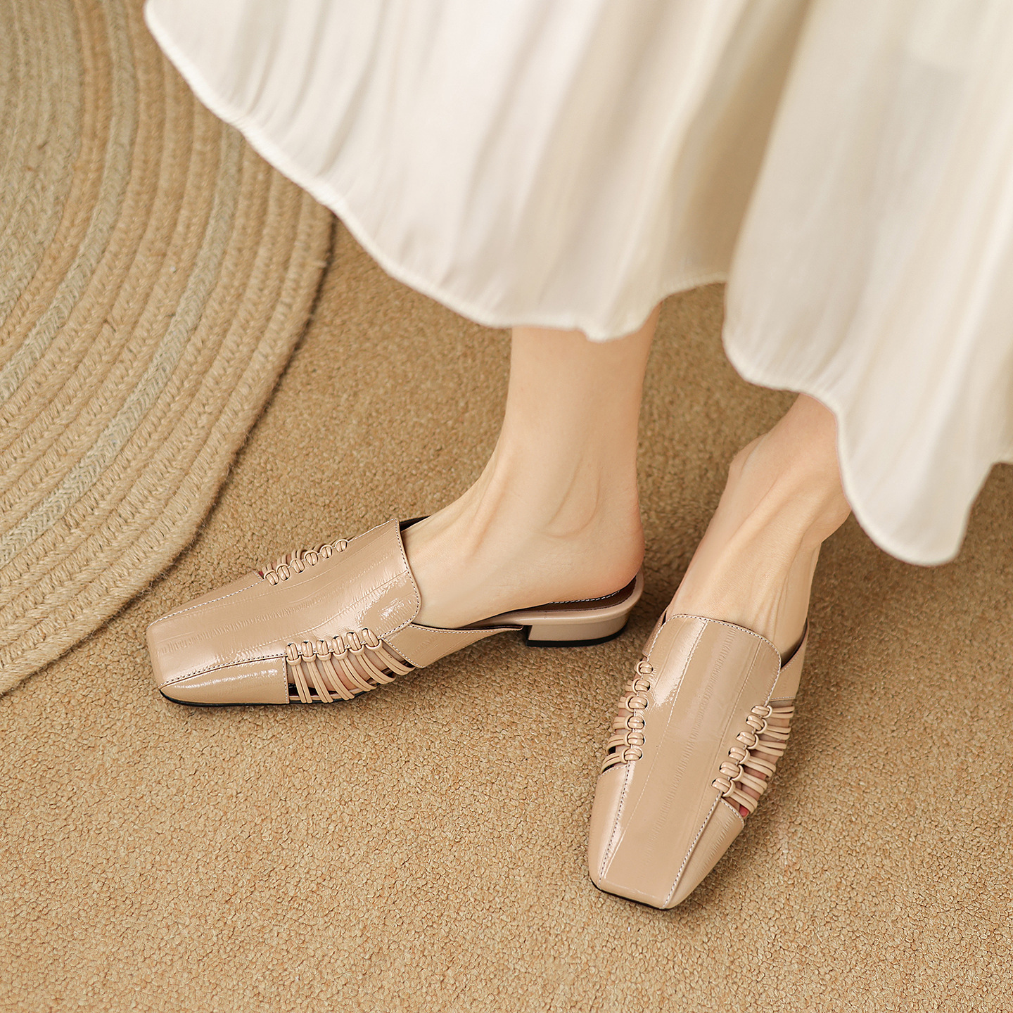 Dép sandal nữ quai chữ V bệt mũi tròn phong cách vintage — đen