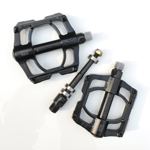 Mountain bike bearing pedals/bicycle three-bearing pedals/aluminum alloy three-bearing pedals/bearing pedals