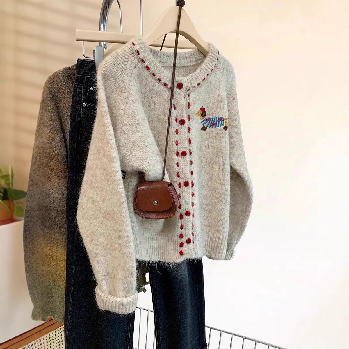 杏色小狗加厚圆领针织开衫女秋季2025新款设计感外穿软糯毛衣外套