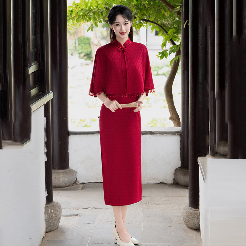 旗袍敬酒服新娘2025新款高级感红色订婚礼服裙女结婚披肩两件套