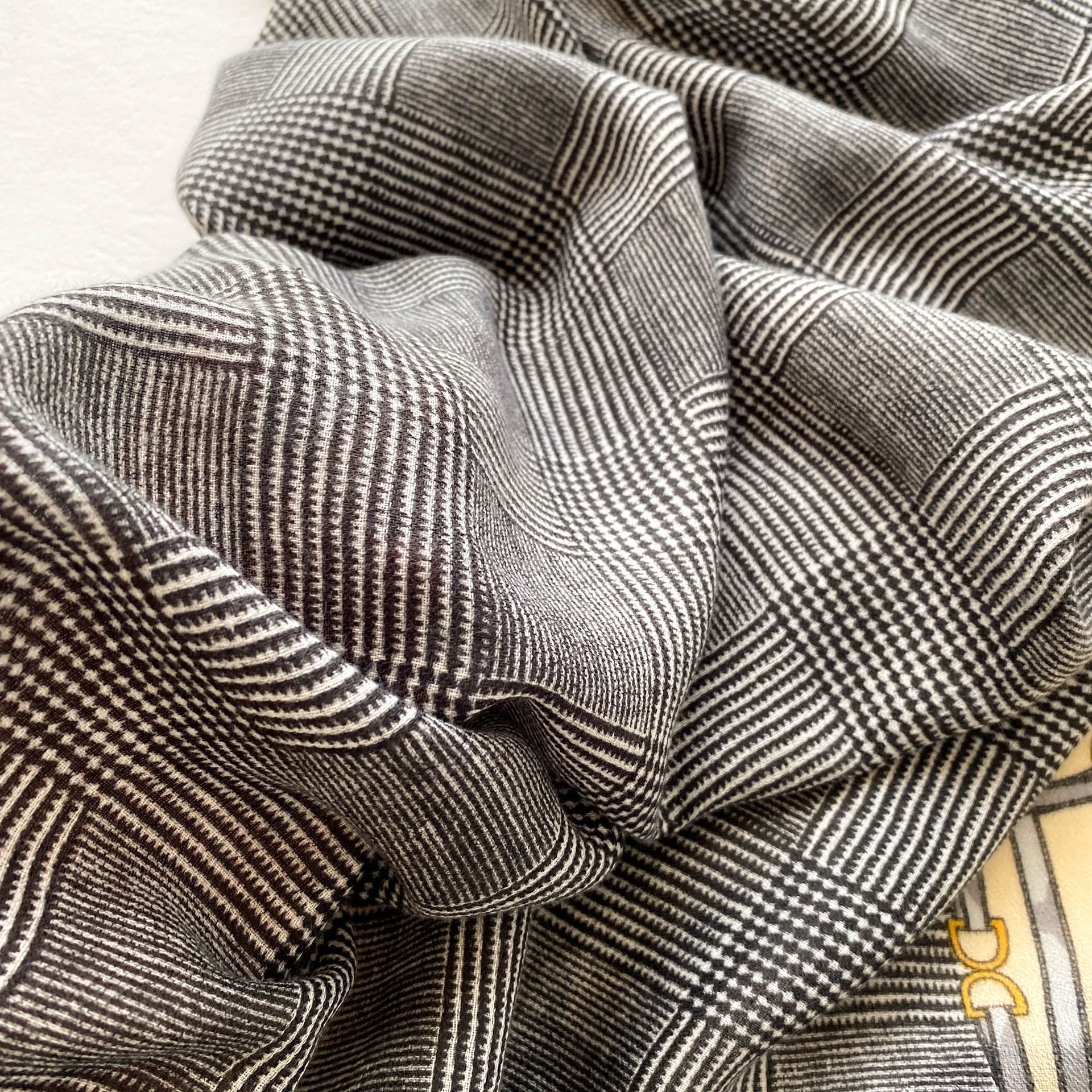 Estilo coreano luz suave Plaid impresión 135*135cm algodón y lino sensación bufanda grande cuadrado viajes protector solar chal