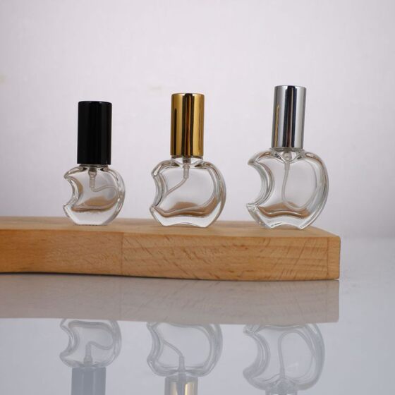Creative perfume bottle small capacity cosmetics delicate spray packaging transparent glass bottle travel portable glass bottle