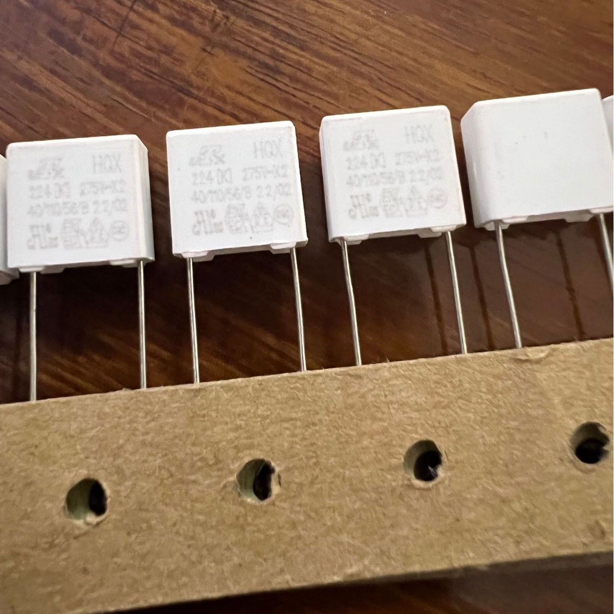 安规电容 224 0.22uf 275V 脚距10mm