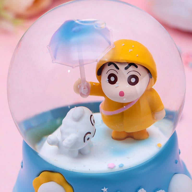 Anime japonés mismo estilo Crayon Shin-chan y Little White Crystal Ball Music Box Creative Piaoxue Music Box Regalo para estudiantes
