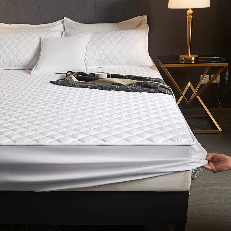 Sheet, quilted bedspread, mattress, non-slip protective case