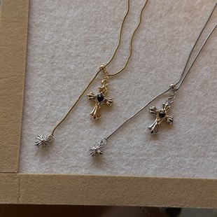 ��ɫ�ʯʮ�ּܵ�����Ů�����߼���С���OӋ����ɫ�L��ë���Ů