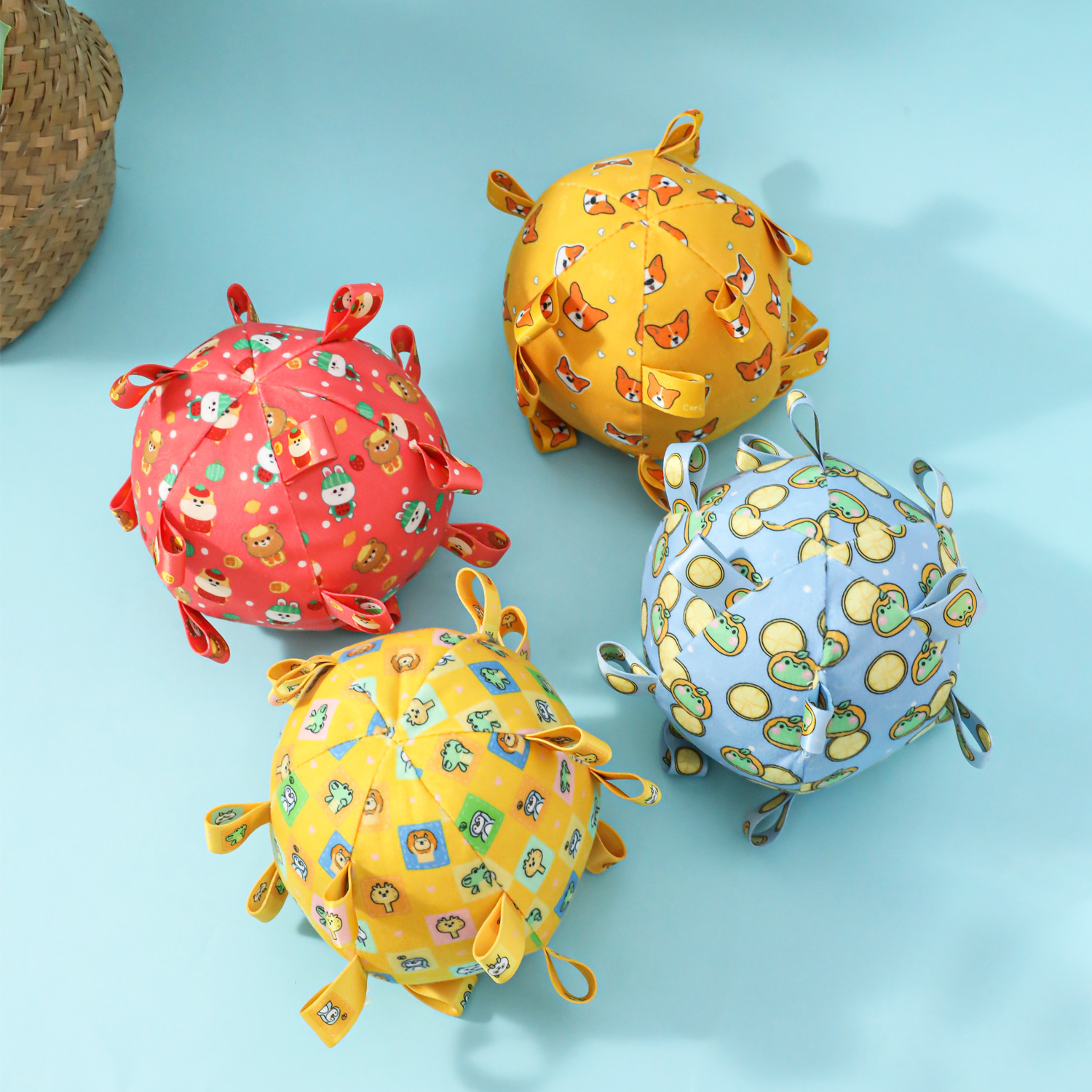 Juguetes para perros no muerden campanas sonoras bolas de peluche doradas corky interactivo juguetes al por mayor fabricantes