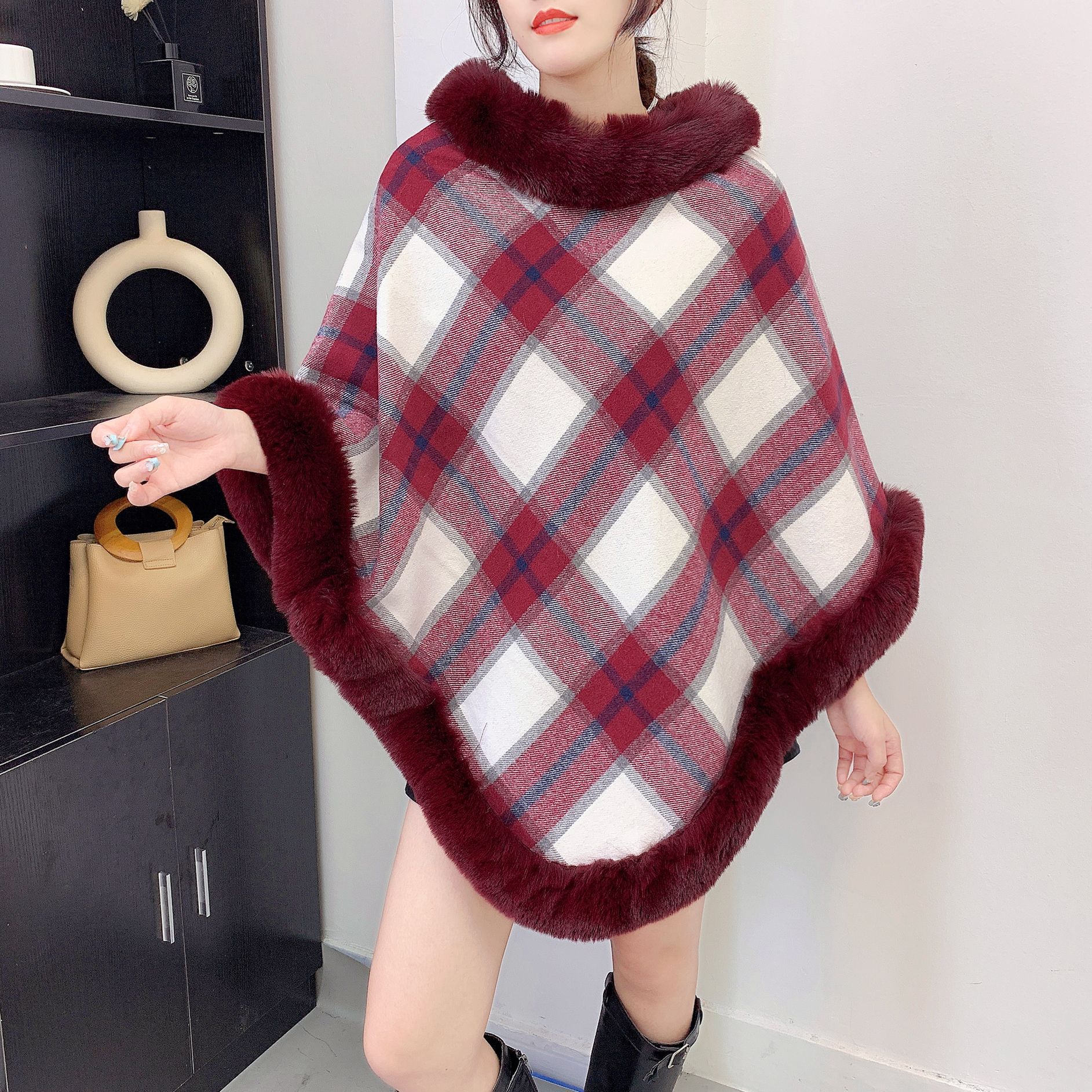 2025 otoño y invierno nueva ropa de mujer europea y americana Amazon transfronteriza de peluche fondo blanco estampado a cuadrillas chaqueta para mujeres