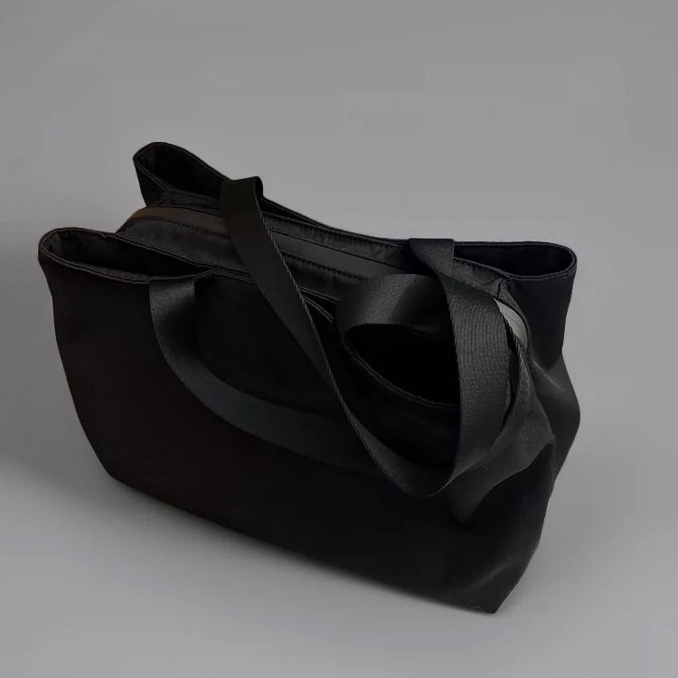 2025 Women's Tote Large Capacity Laptop Single Shoulder Handbag Commuter Travel Bag Multi-Pocket Lightweight_voghion.com