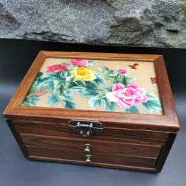 刺绣工艺品;围巾;布艺绣品