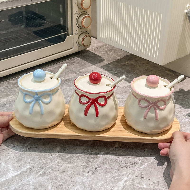Симпатичная керамическая пряжка-бант для посуды с ложкой, кухонный набор, влагостойкая банка для специй, чили масло MSG соль shaker