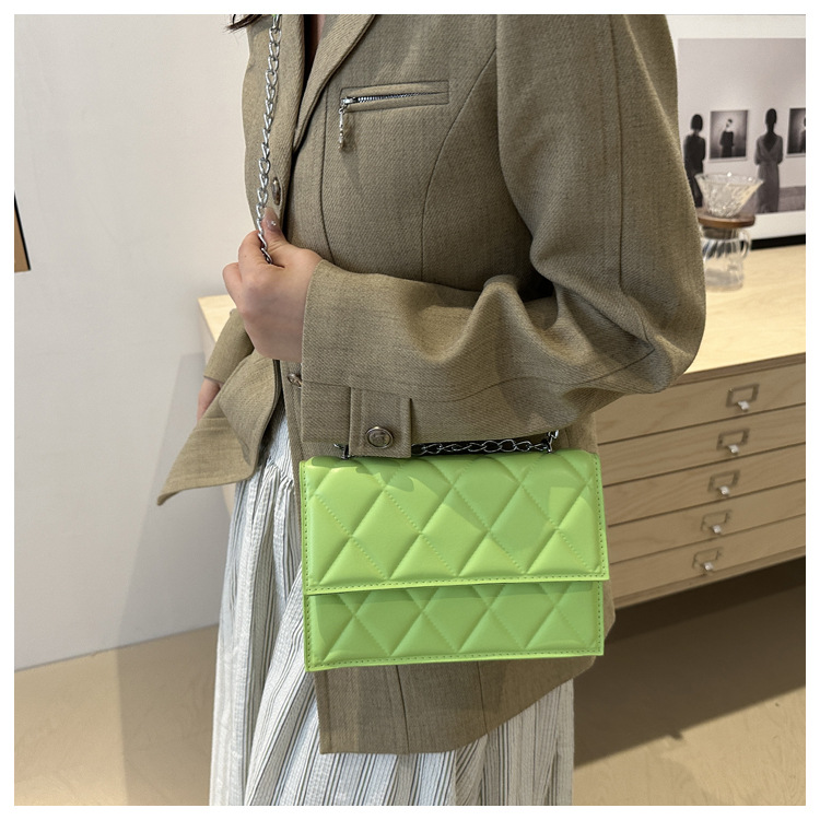 The 2024 autumn new French niche design chain small square bag, a fashionable macaron color single-shoulder crossbody bag undefined