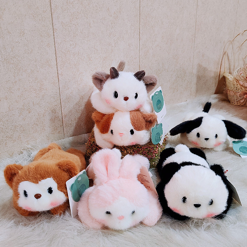 Linda mesa de puff de leche con adornos de muñecas, juguetes de peluche con muñecas, pequeños perros de leche, gatos de leche, regalos de cumpleaños para niños