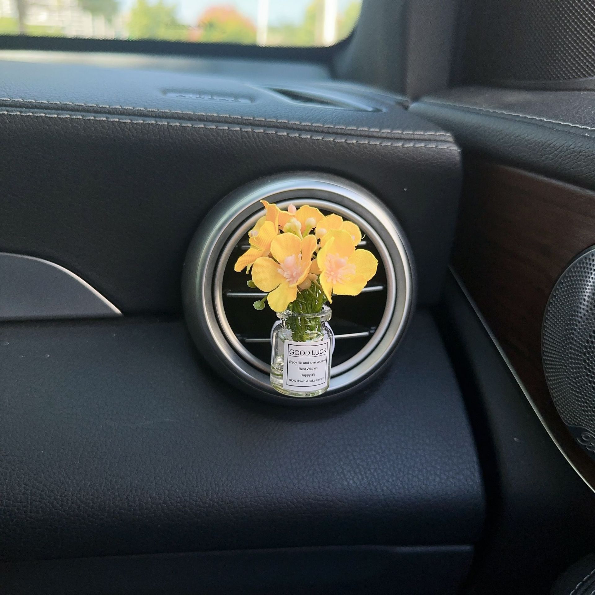 Decoración creativa de salida de aire del automóvil con flores de estrellas pequeñas frescas aire acondicionado botella de perfume de perfumes