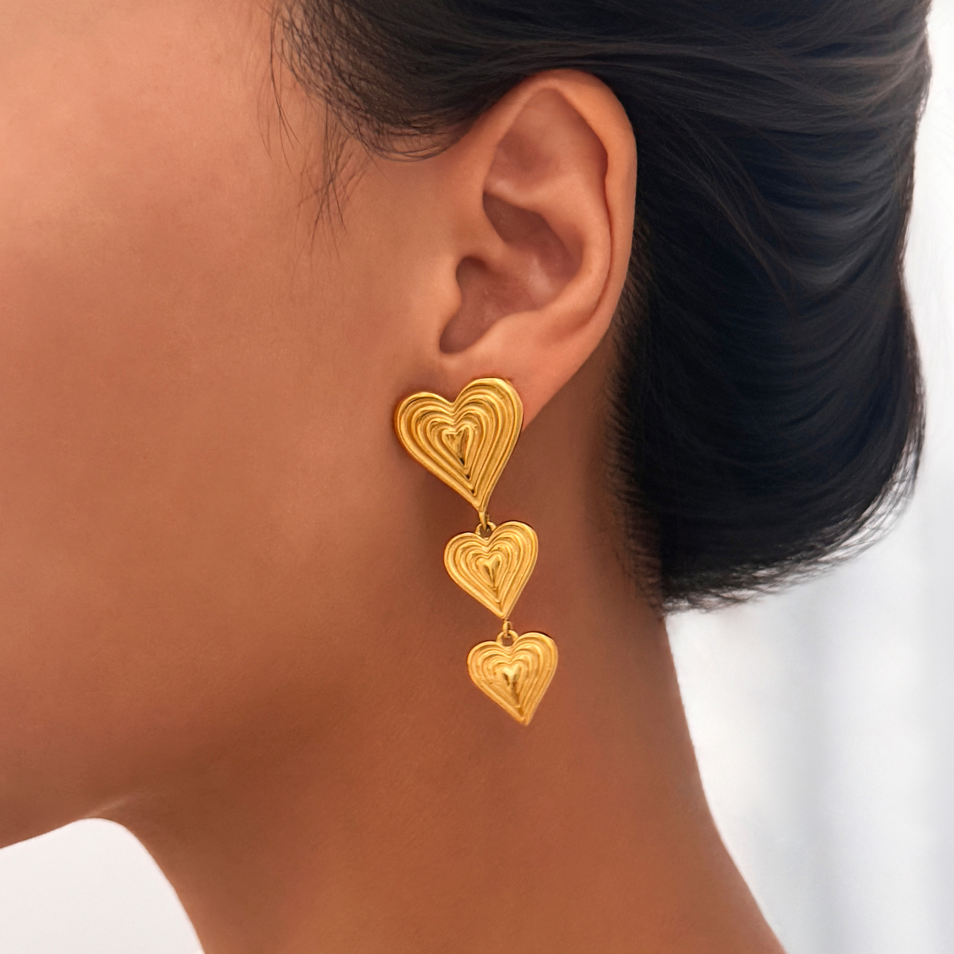 韩式ins潮流热销耳饰 18k镀金钛钢简约设计感爱心桃心连心耳钉