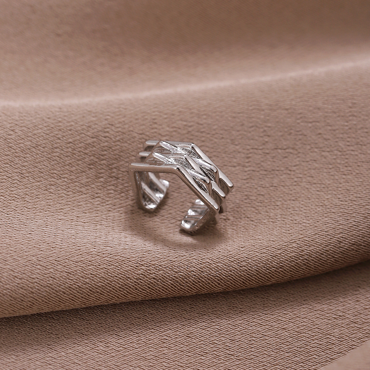 Estilo coreano personalizado pendientes simples de alta calidad en forma de U irregular clip de oreja cuadrada simple clip de hueso de oreja sin oreja al por mayor