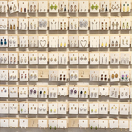 Yiwu Accessory Minimalist Light Luxury High-End Earrings for Women Fashion Niche Earrings Retro Versatile Stud Earrings Wholesale