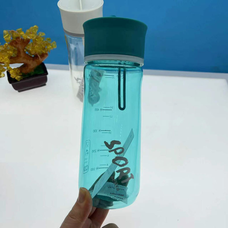 Nueva taza de agua de plástico estudiante portátil deportes al aire libre pato paja taza de agua deportes espacio taza se puede utilizar como logotipo