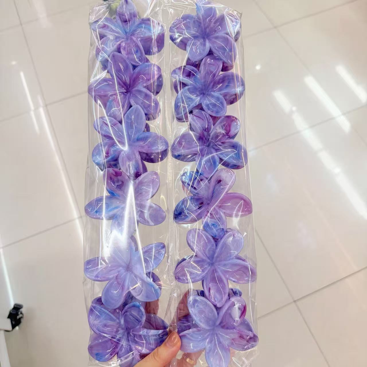 Europa y los Estados Unidos explotaron 8CM huevo flores clip de cabello de alta calidad para mujeres agarrar el cabello de tiburón color caramelo transfronterizo agarrar clip de cabello