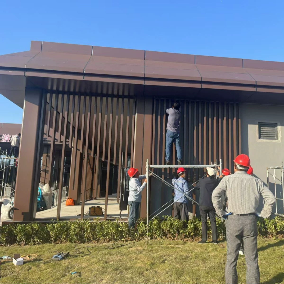 Алюминиевый сплав нержавеющая сталь оцинкованная трубка экран окна ограждение решетки фона стены окна сварки