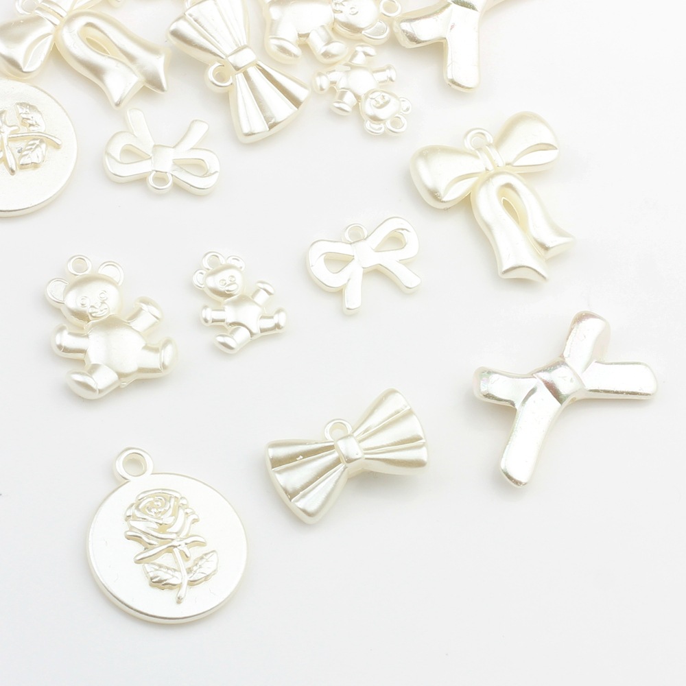 Acrylic small cute pendant with bow pearl
