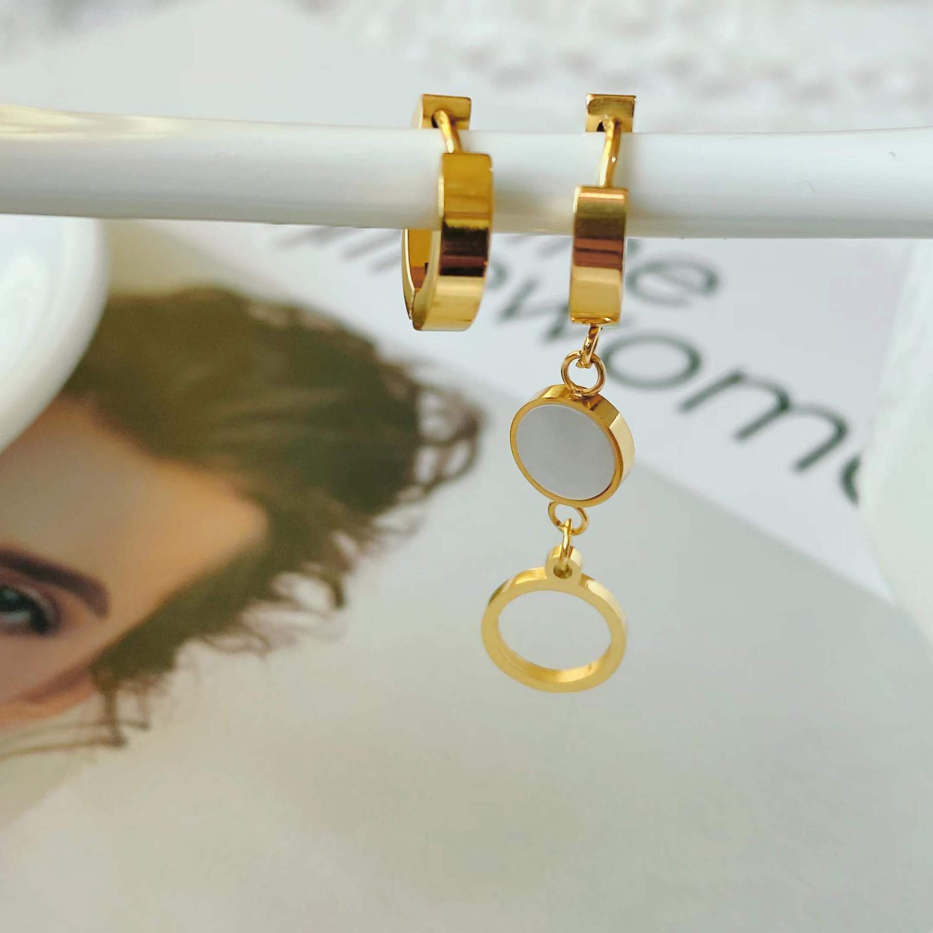 new titanium steel earrings round pendant diamond pearl asymmetric earringspicture3