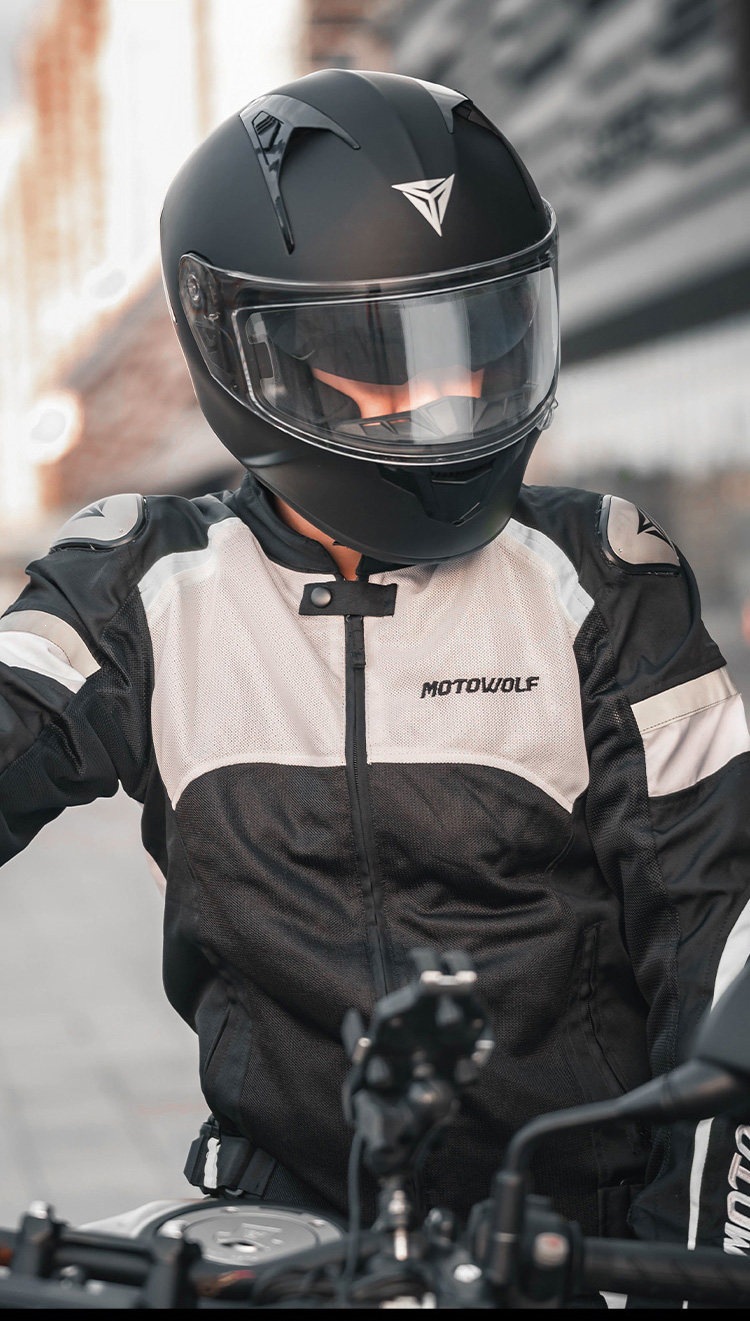 Suitable for MotoWolf motorcycle helmet anti-fog film, electric vehicle high-definition transparent lens film, full-face helmet film