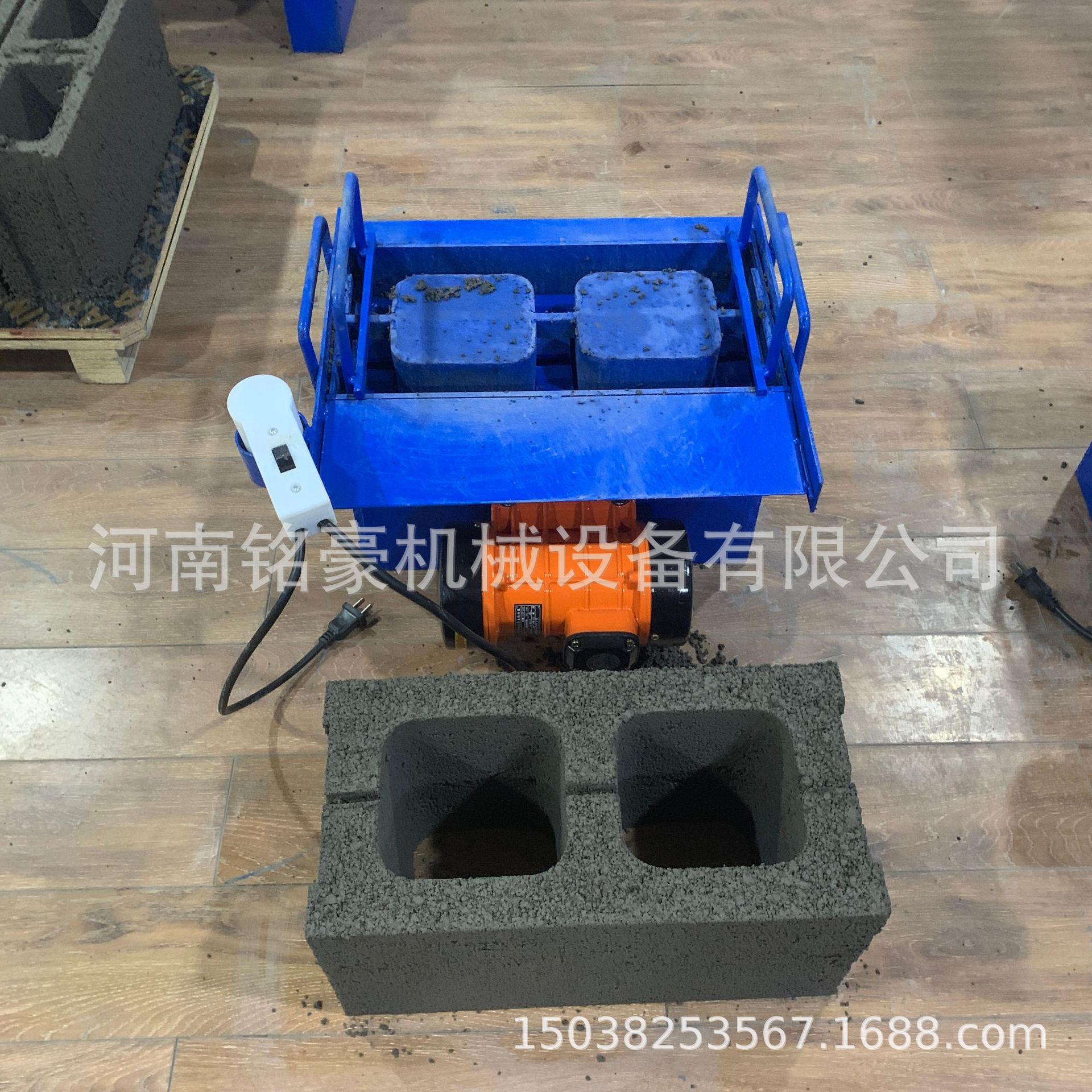 专业生产成本低 电动手工模具 半自动免烧砖机 免托板砌块成型机