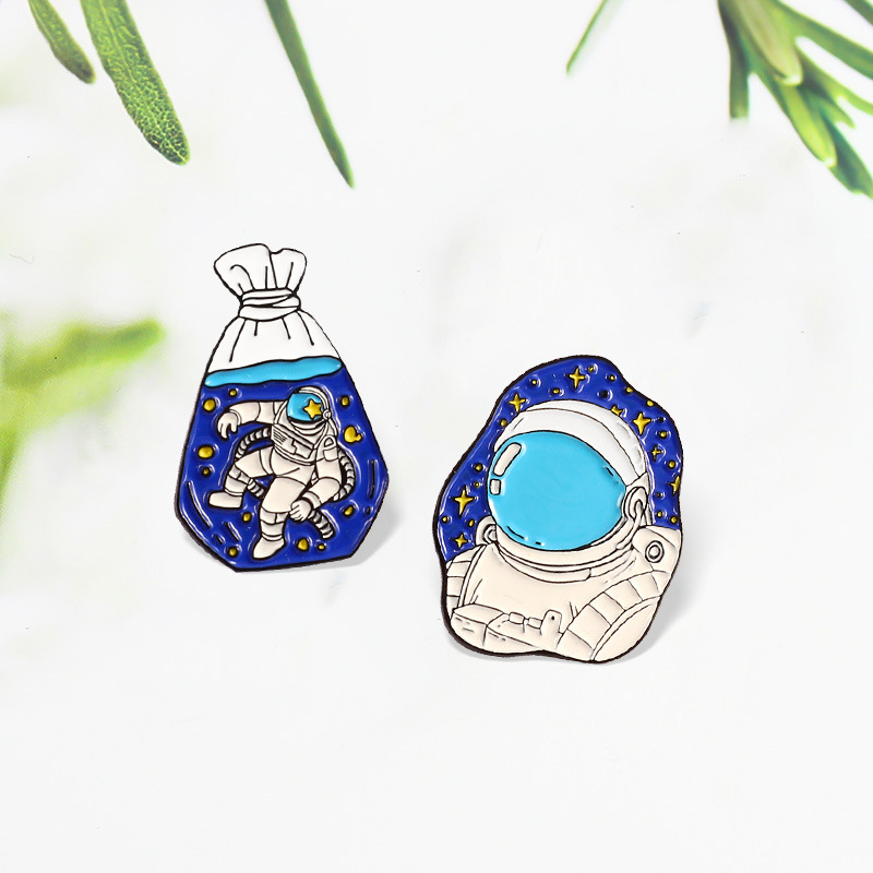 Daily Occasion Alloy Material Cartoon Style Pin Astronaut Alloy Enamel Unisex Brooches