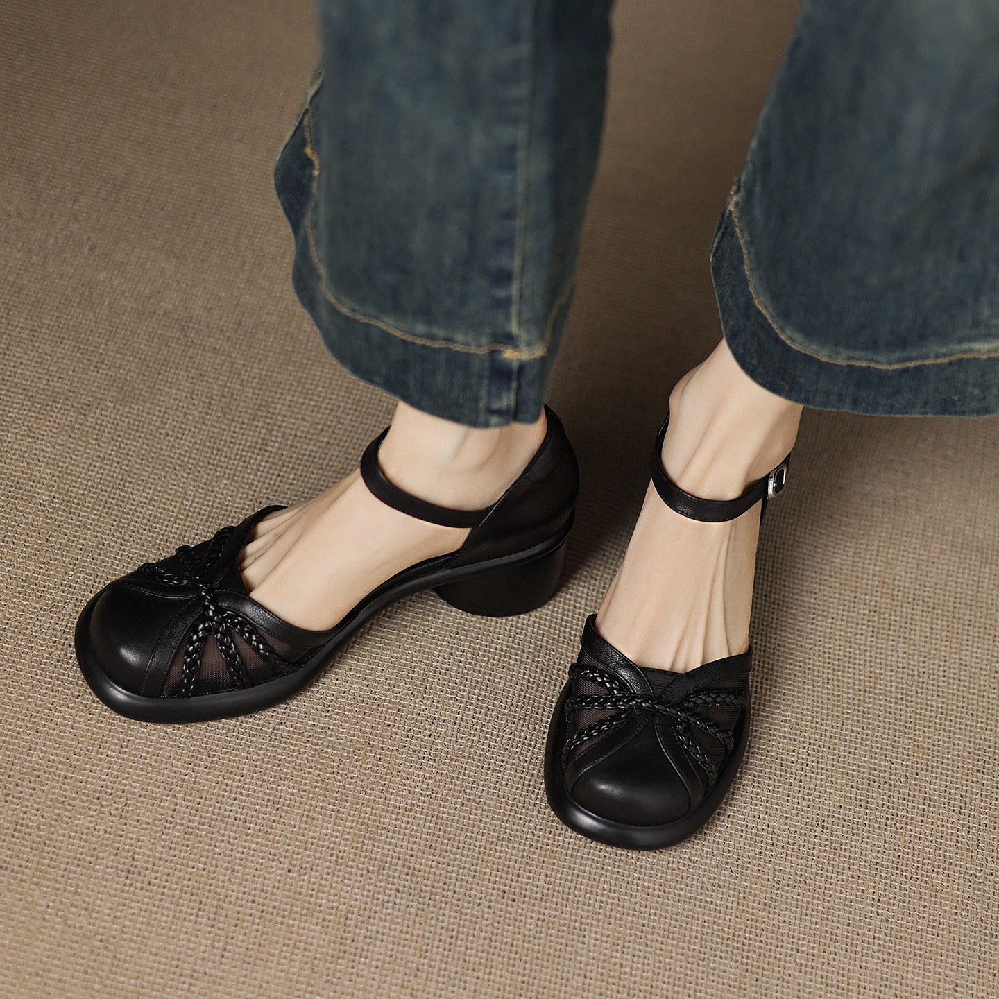 Sandal quai ngang nữ mũi bao da bò gót dày kiểu La Mã lưới rỗng — đen