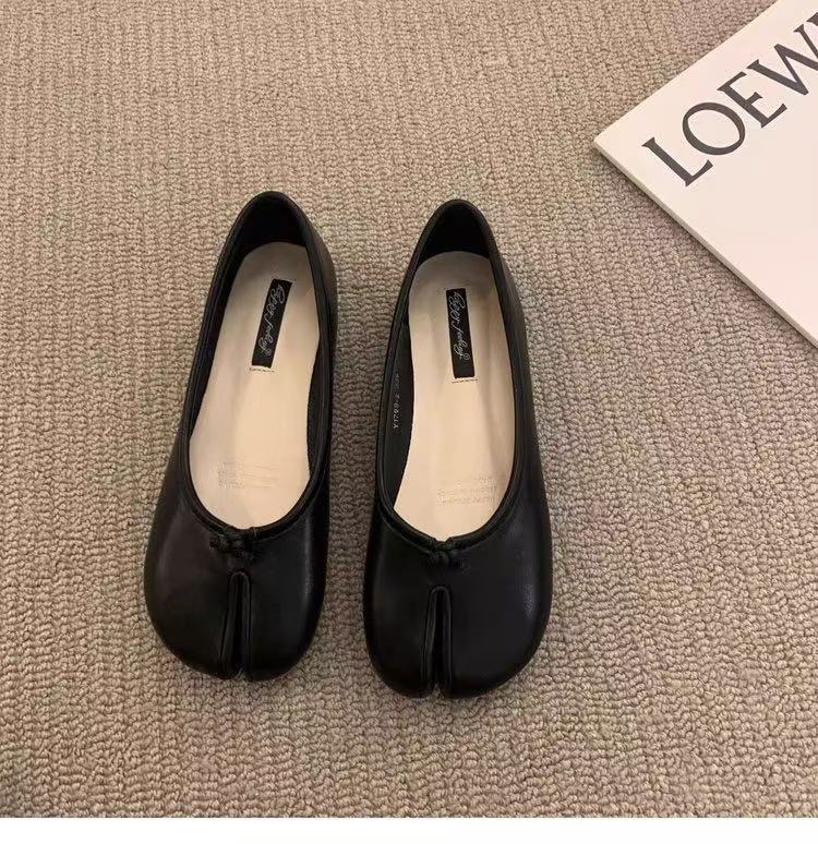 Zapatos de pie de cerdo con base plana, zapatos de mujer, primavera y otoño de 2025, zapatos de ferradura de dedo, zapatos de barco de ferradura de cerdo, zapatos rojos