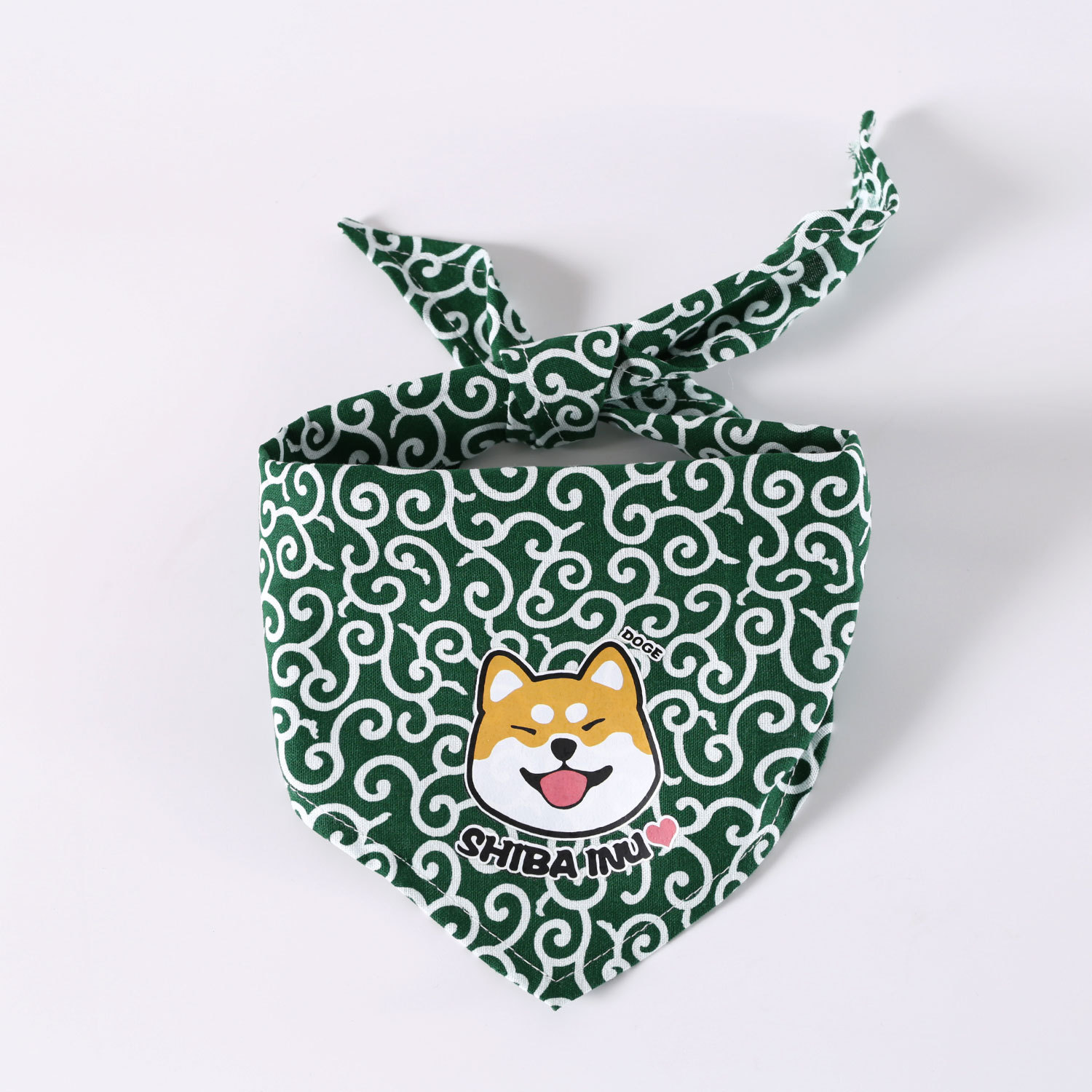Comercio exterior toallas triangulares para mascotas, toallas de saliva para perros de madera, algodón puro, estampado de hierba japonés, dibujos animados, bibón